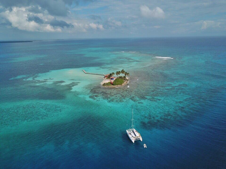 Sailing to the Blue Hole in Belze as part of a crew